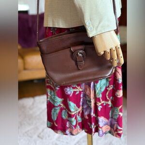 🤎 Vintage Liz Claiborne Structured Leather Crossbody